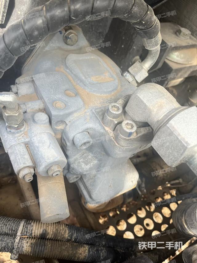 液壓泵艙室正面整體（整機(jī)外觀）