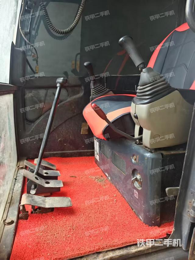 駕駛室頂部（整機(jī)外觀）