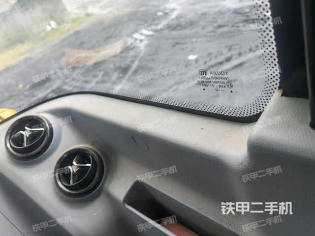 后窗玻璃角標（駕駛室部分）