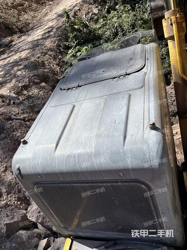 驾驶室顶部（整机外观）