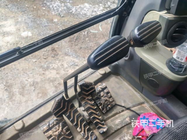 后窗玻璃角標（駕駛室部分）