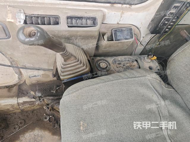 座椅右侧控制台/钥匙门/油门/含右手柄（驾驶室部分）