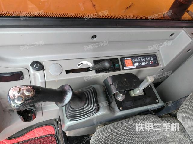 座椅左側(cè)控制臺(tái)/音響/含左手柄（駕駛室部分）