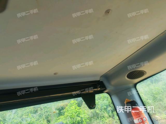 左后方玻璃角標（駕駛室部分）