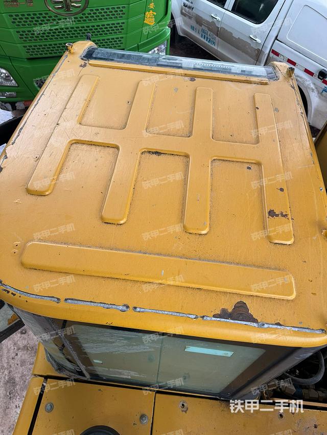 驾驶室顶部（整机外观）