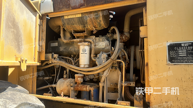 发动机左侧（整机外观及大件）