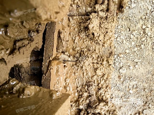 左驅(qū)動輪（行走機構(gòu)）