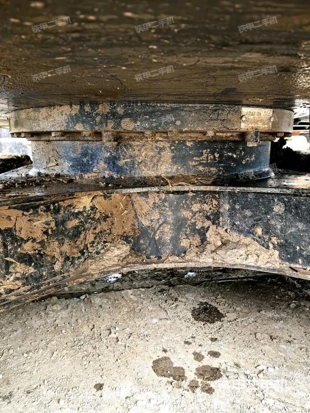 轉(zhuǎn)盤和下車架正前（工作和回轉(zhuǎn)裝置）