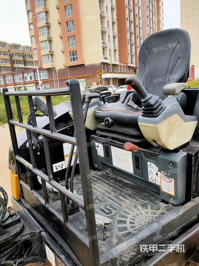 駕駛室頂部（整機(jī)外觀）