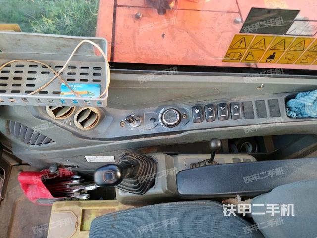 座椅右側(cè)控制臺(tái)/鑰匙門(mén)/油門(mén)/含右手柄（駕駛室部分）