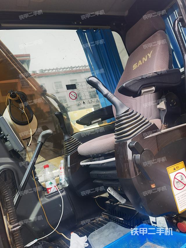 驾驶室整体（整机外观）