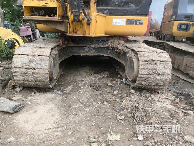 轉(zhuǎn)盤和下車架正前（工作和回轉(zhuǎn)裝置）