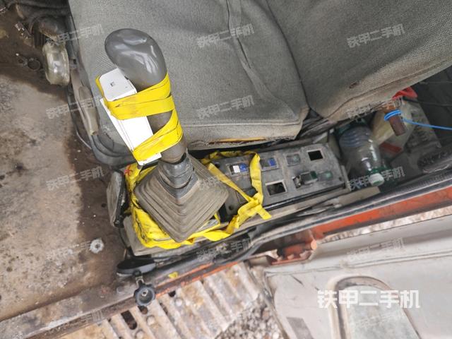 座椅左侧控制台/音响/含左手柄（驾驶室部分）