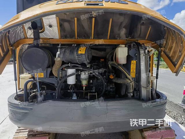 液壓泵艙室正面整體(整機(jī)外觀) 液壓泵艙室正面整體(整機(jī)外觀)