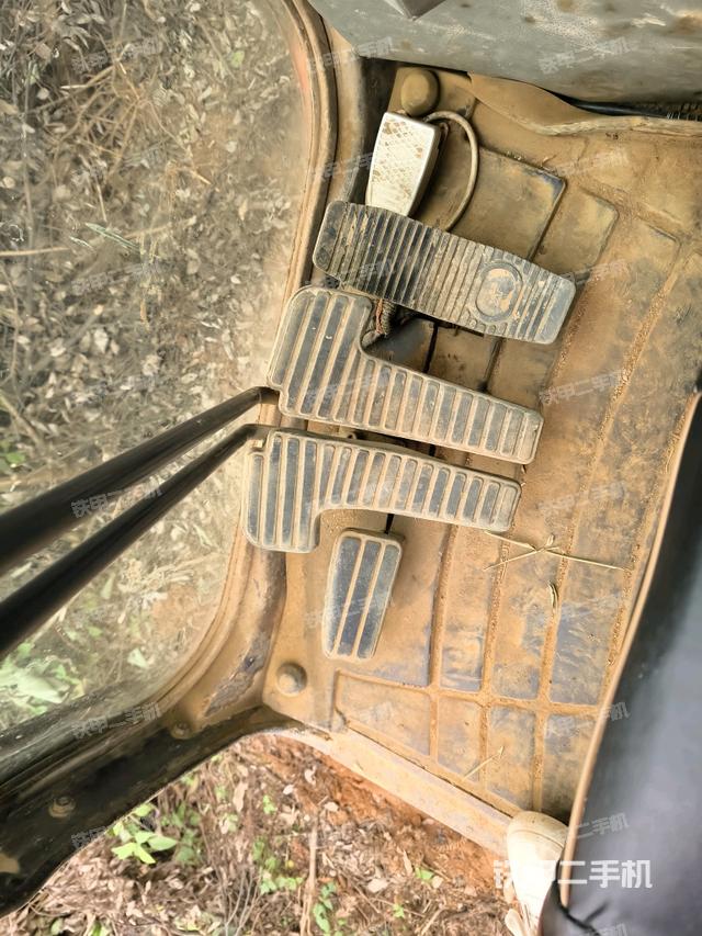 座椅左侧控制台/音响/含左手柄(驾驶室部分) 座椅左侧控制台/音响/含左手柄(驾驶室部分)