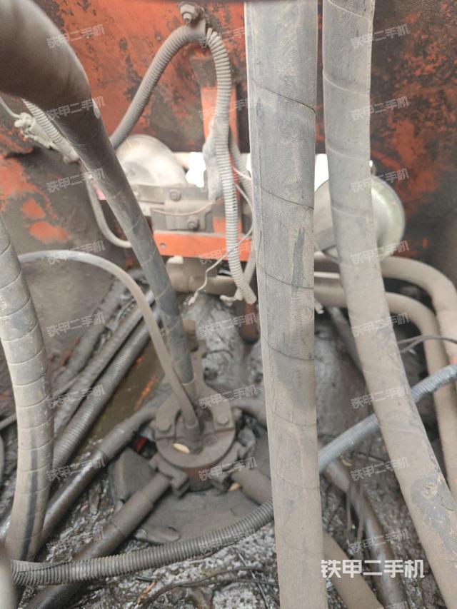 中央回转接头特写（上车部件）