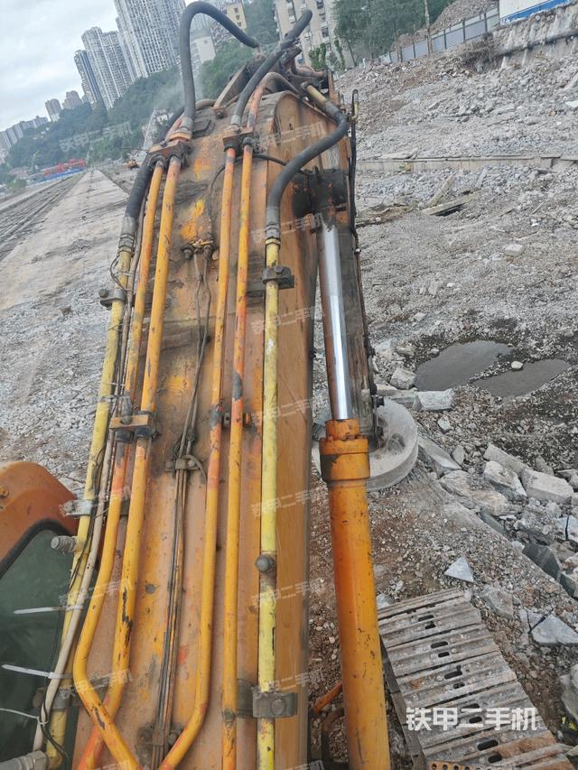 大臂背部俯视（工作和回转装置）