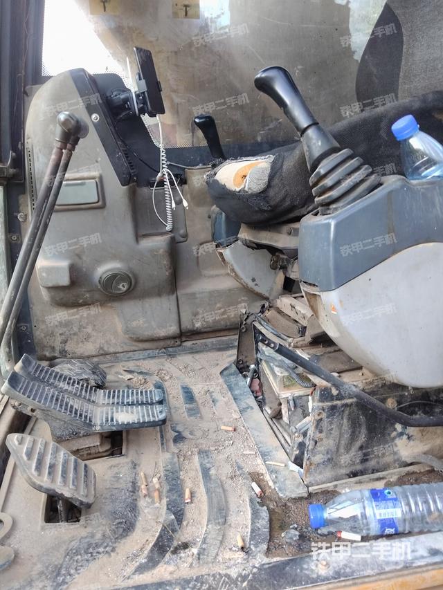 駕駛室整體（整機(jī)外觀(guān)）