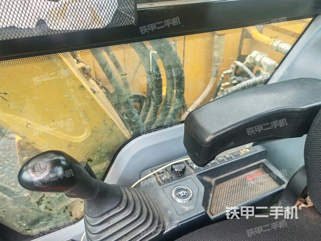 座椅右側(cè)控制臺/鑰匙門/油門/含右手柄（駕駛室部分）