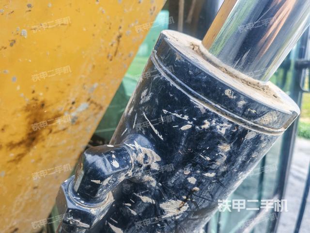 大臂根部?斜（工作和回轉(zhuǎn)裝置）