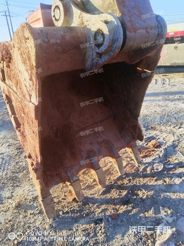 铲斗右后整体（工作和回转装置）