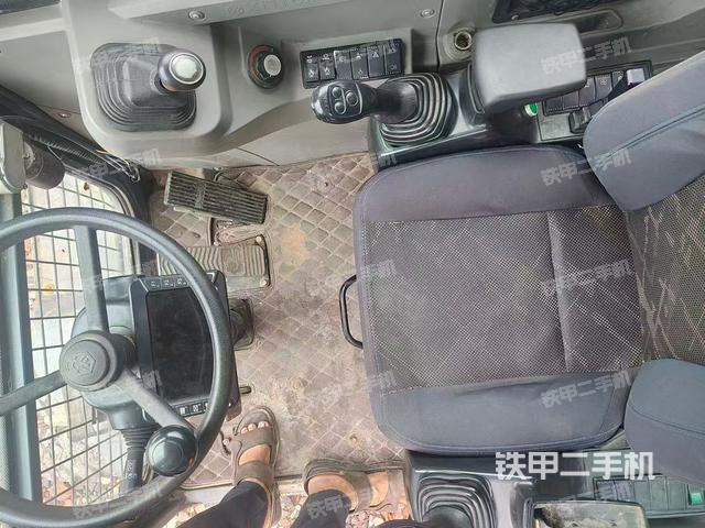 驾驶室整体（整机外观）