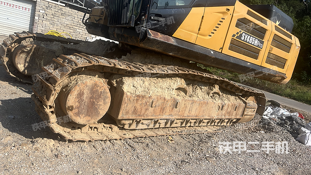 单侧履带整体(整机外观) 单侧履带整体(整机外观)