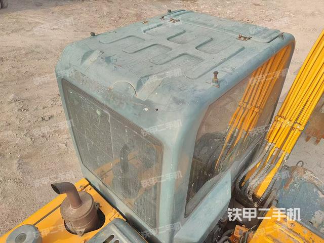 驾驶室顶部(整机外观) 驾驶室顶部(整机外观)