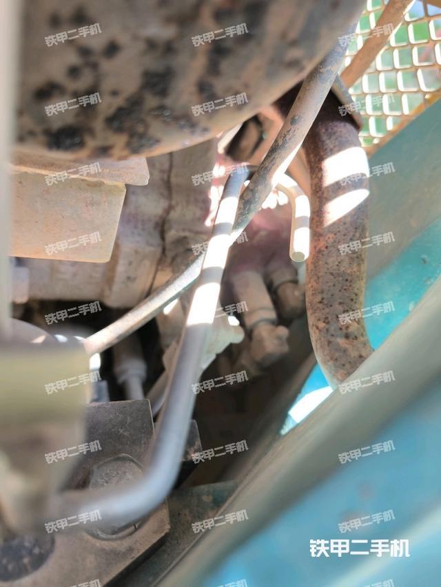 液压泵舱室正面整体（整机外观）