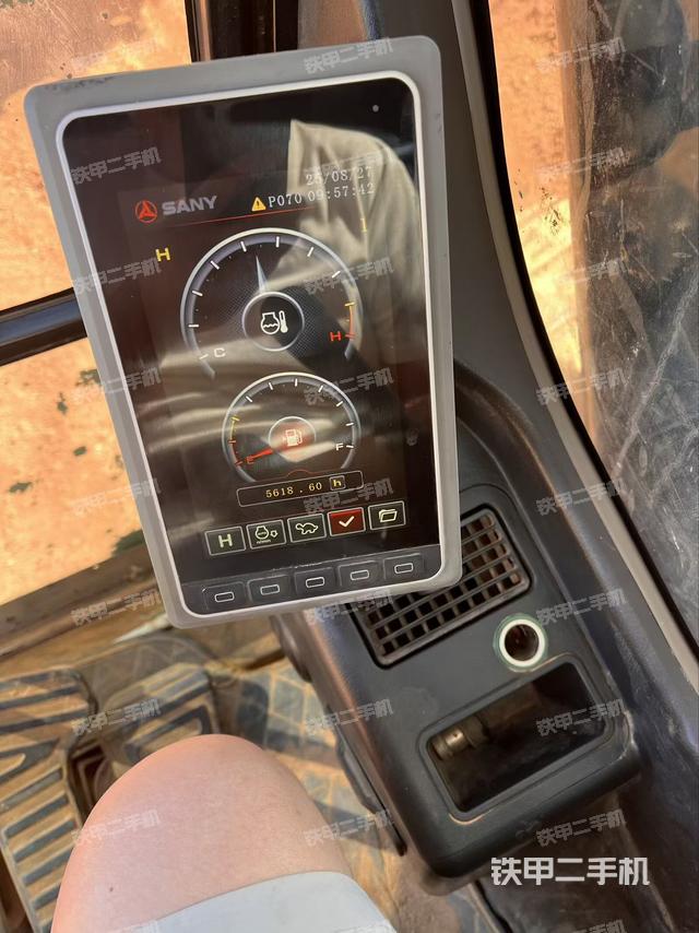 驾驶室整体（整机外观）