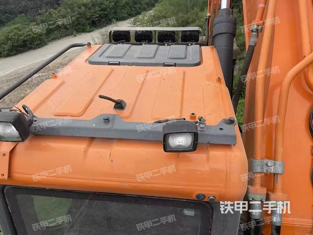 駕駛室頂部（整機(jī)外觀）