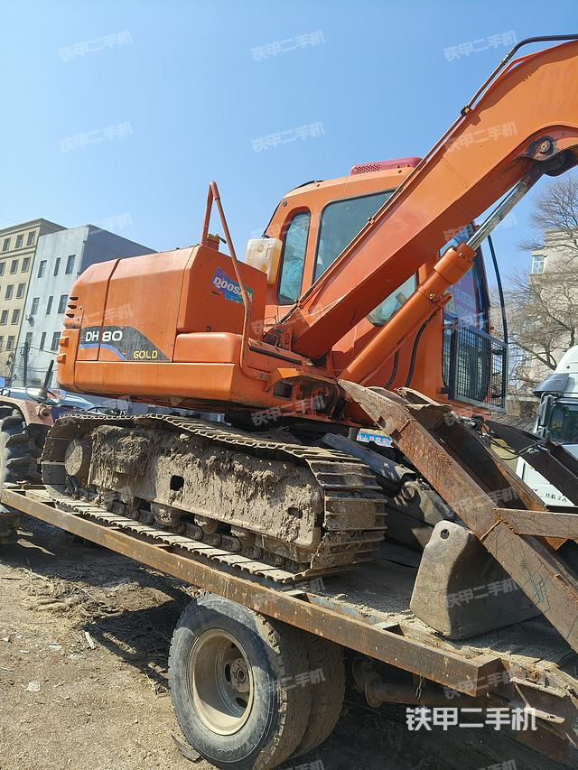 单侧履带整体(整机外观) 单侧履带整体(整机外观)