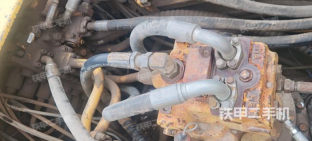 回转马达和主控阀（整机外观）