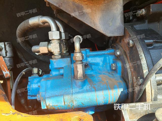 液压泵舱室正面整体(整机外观) 液压泵舱室正面整体(整机外观)