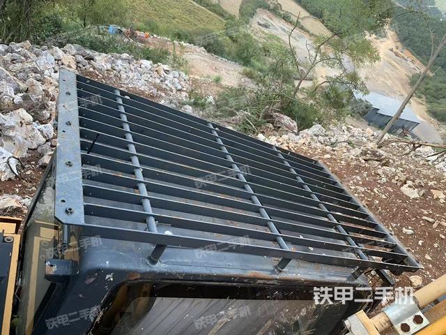 驾驶室顶部（整机外观）