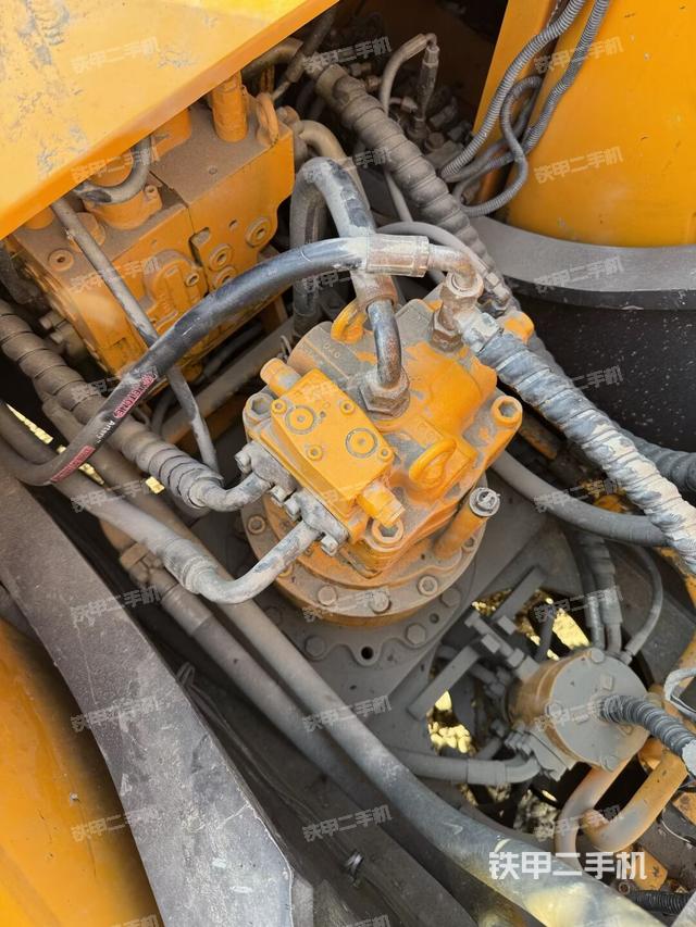 回轉馬達和主控閥（整機外觀）