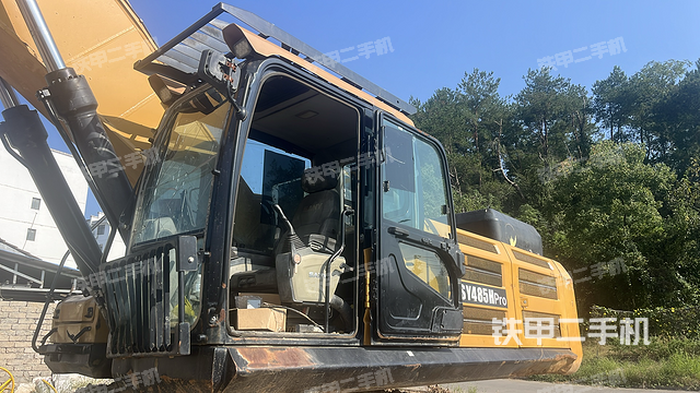 驾驶室整体(整机外观) 驾驶室整体(整机外观)