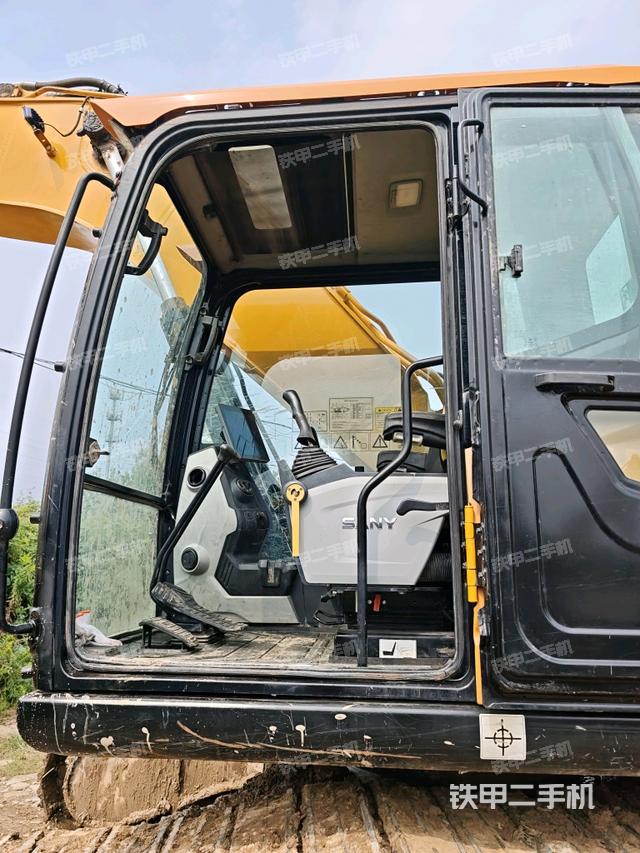 后窗玻璃角标（驾驶室部分）