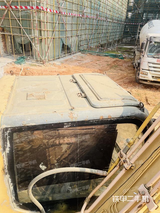 驾驶室顶部（整机外观）