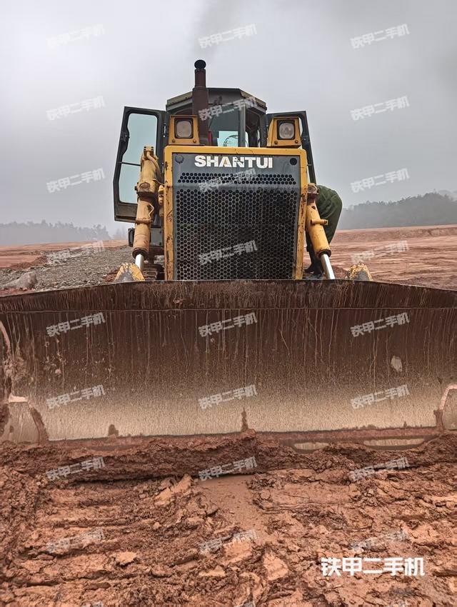 山推SD22标准型推土机