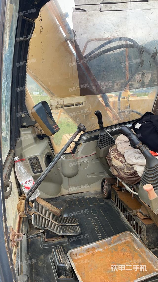 驾驶室整体（整机外观）