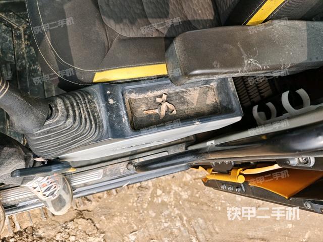 座椅后部（驾驶室部分）