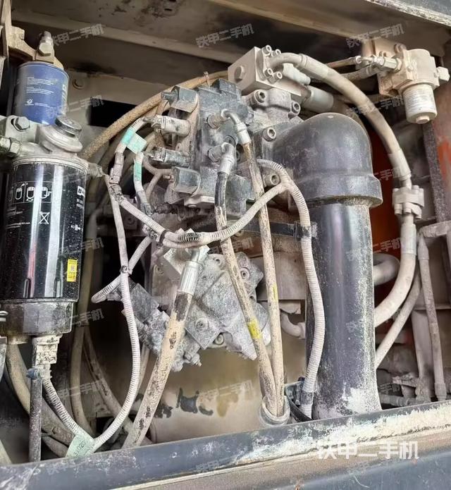 液壓泵艙室正面整體（整機(jī)外觀）