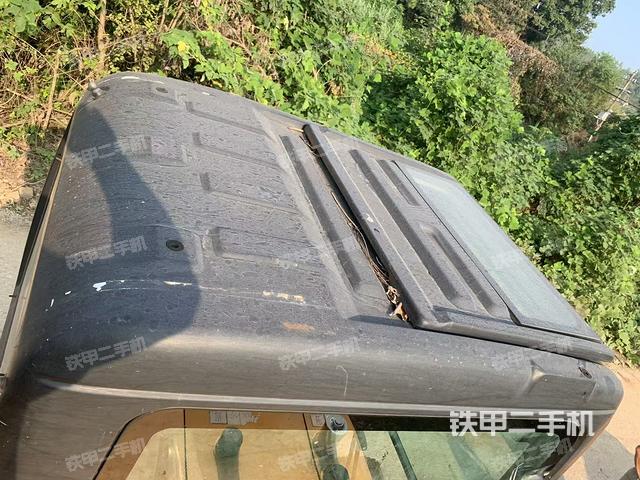 驾驶室顶部（整机外观）