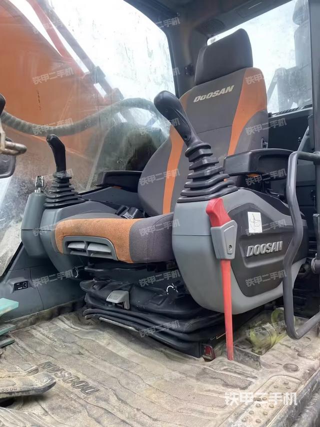 駕駛室整體（整機(jī)外觀）