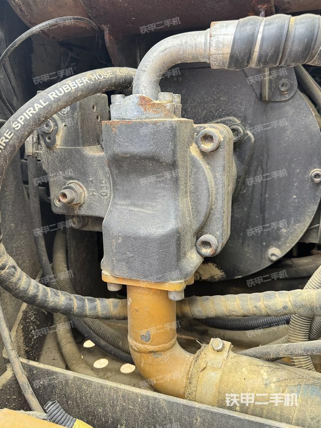 液壓泵艙室正面整體（整機(jī)外觀）