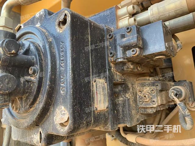 液压泵舱室正面整体（整机外观）