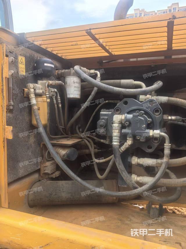 液壓泵艙室正面整體（整機(jī)外觀）