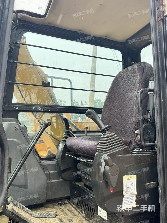 駕駛室頂部（整機(jī)外觀）