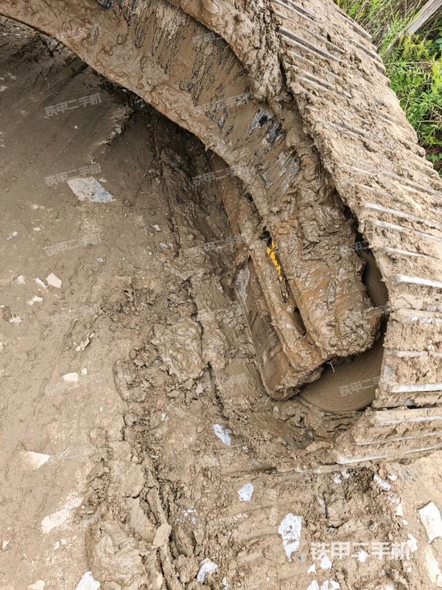 左侧履带整体 （行走机构）